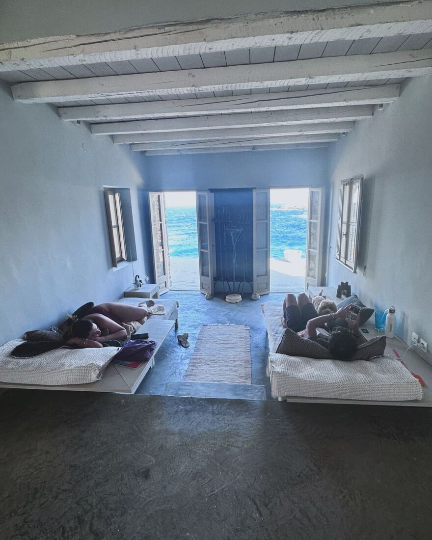 Δανάη Μπάρκα: Κάνει διακοπές στη Σέριφο - Το νησί όλα τα γιατρεύει, γράφει