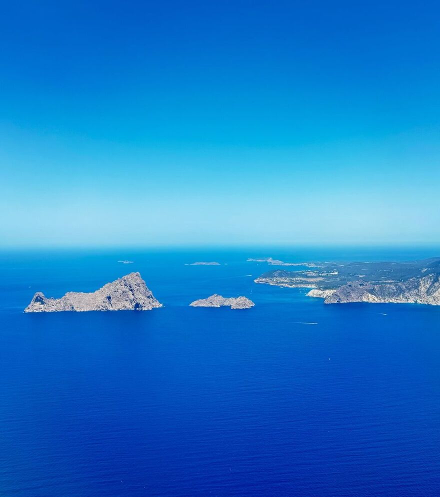 Αλεσάντρα Αμπρόσιο: Κάνει διακοπές στην Ίμπιζα - Το αγαπημένο μου μέρος, γράφει