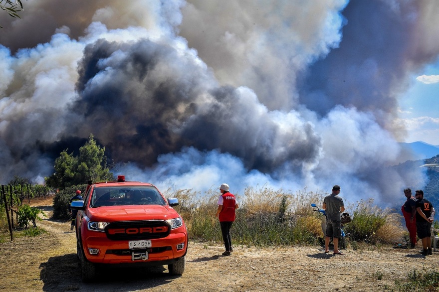 Κικίλιας: Χωρίς ενεργό μέτωπο η φωτιά στην Κορινθία - Μάχη τη νύχτα με τις αναζωπυρώσεις