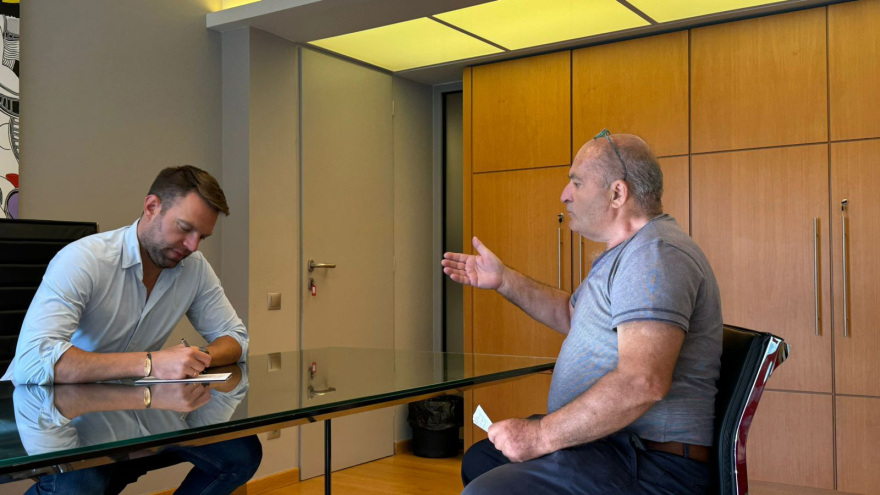 Πρεμιέρα για την «Ώρα του Πολίτη» από τον Κασσελάκη: Δέχτηκε πολίτες στην Κουμουνδούρου - Βίντεο και φωτογραφίες