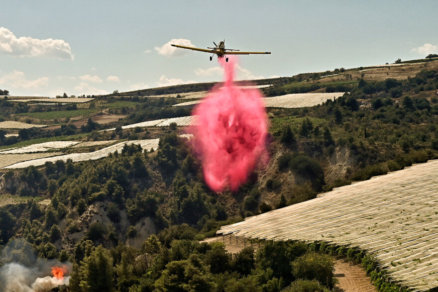Κικίλιας: Χωρίς ενεργό μέτωπο η φωτιά στην Κορινθία - Μάχη τη νύχτα με τις αναζωπυρώσεις