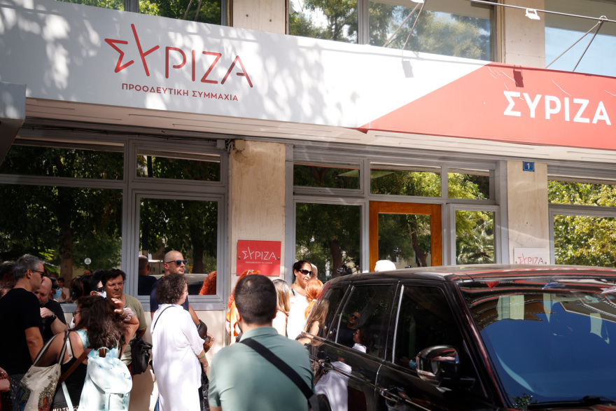 Πρεμιέρα για την «Ώρα του Πολίτη» από τον Κασσελάκη: Δέχτηκε πολίτες στην Κουμουνδούρου - Βίντεο και φωτογραφίες