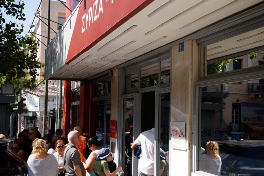 Πρεμιέρα για την «Ώρα του Πολίτη» από τον Κασσελάκη: Δέχτηκε πολίτες στην Κουμουνδούρου - Βίντεο και φωτογραφίες