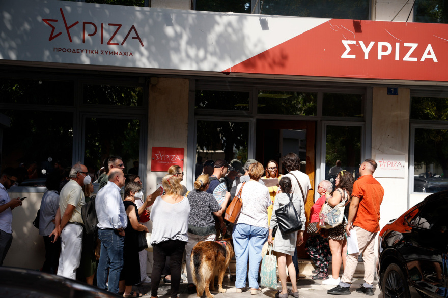 Πρεμιέρα για την «Ώρα του Πολίτη» από τον Κασσελάκη: Δέχτηκε πολίτες στην Κουμουνδούρου - Βίντεο και φωτογραφίες