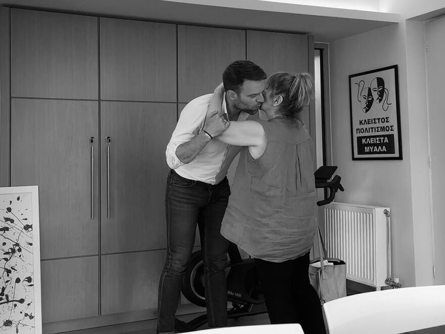 ΣΥΡΙΖΑ: Ο Κασσελάκης ευχαρίστησε τους πολίτες που βρέθηκαν στα γραφεία του - Δείτε φωτογραφίες