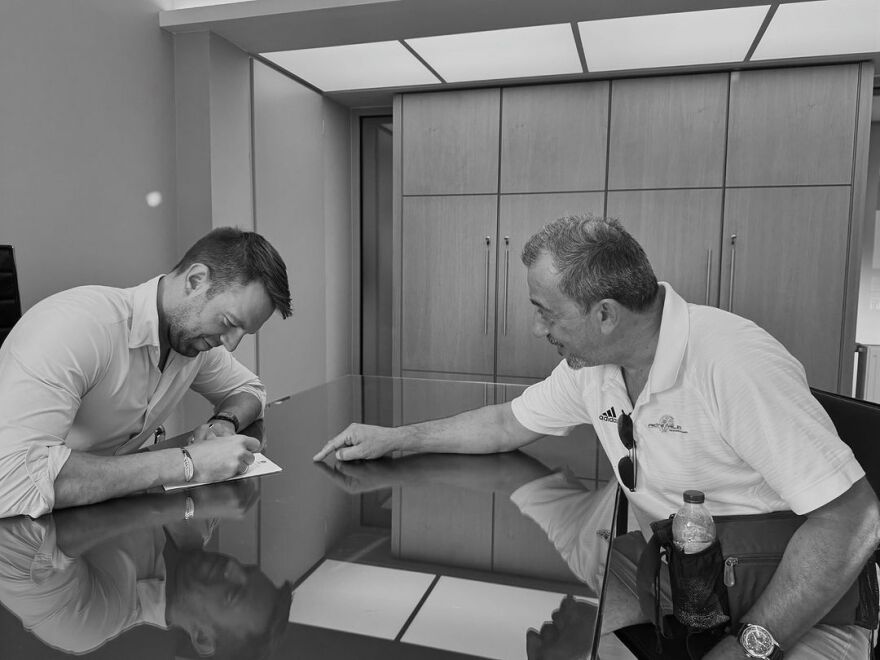 ΣΥΡΙΖΑ: Ο Κασσελάκης ευχαρίστησε τους πολίτες που βρέθηκαν στα γραφεία του - Δείτε φωτογραφίες