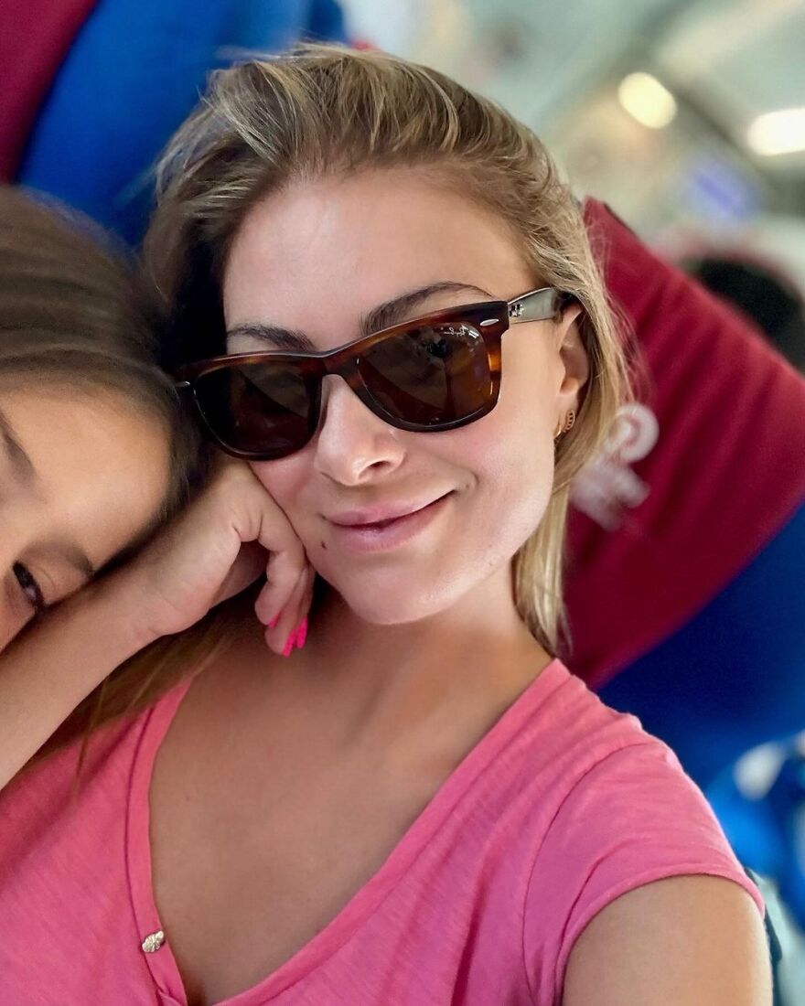 Δέσποινα Καμπούρη: Ταξίδεψε με τρένο στη Θεσσαλονίκη - Το χέρι μου πήγε αυτόματα στο τελευταίο βαγόνι για θέσεις, γράφει