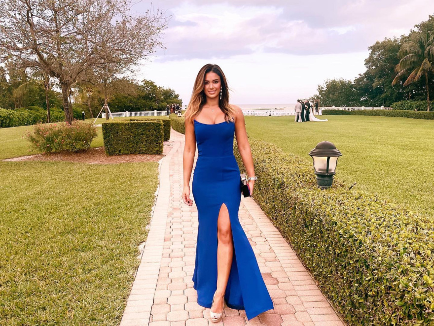 ΗΠΑ: «Παρακαλώ, μπορείτε να με συλλάβετε»; - Αστυνομικίνα στη Φλόριντα κάνει τους άντρες να ζητούν να τους φορέσει χειροπέδες