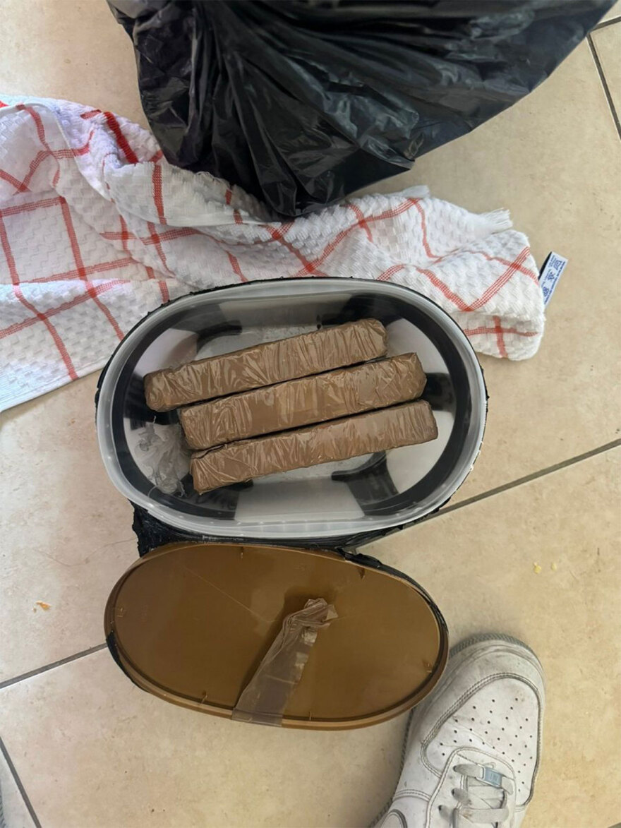 Θεσσαλονίκη: Έκρυβαν σε βαρέλι και ντουλάπα 9 κιλά ηρωίνη - Δύο συλλήψεις