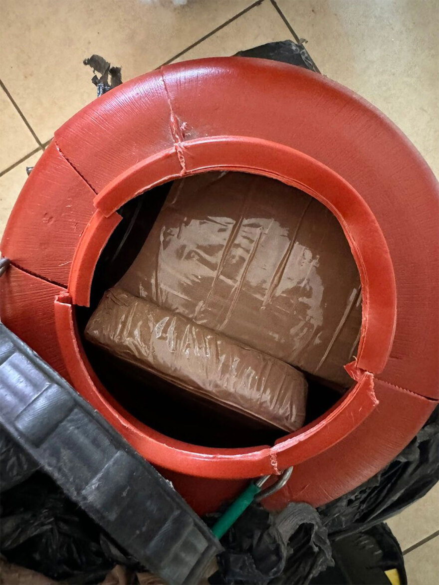 Θεσσαλονίκη: Έκρυβαν σε βαρέλι και ντουλάπα 9 κιλά ηρωίνη - Δύο συλλήψεις