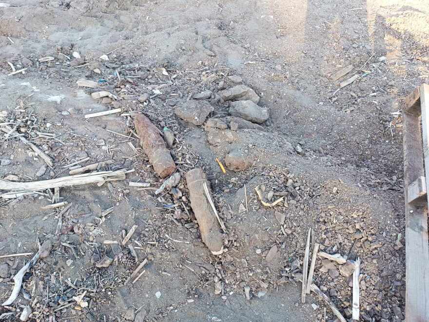 Βλήματα του 2ου Παγκοσμίου Πολέμου εντοπίστηκαν σε παραλία της Εύβοιας (Φωτογραφίες)