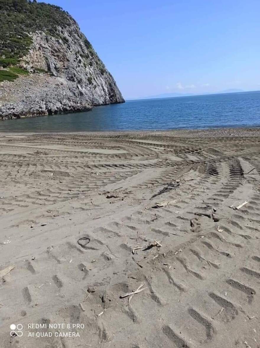 Βλήματα του 2ου Παγκοσμίου Πολέμου εντοπίστηκαν σε παραλία της Εύβοιας (Φωτογραφίες)