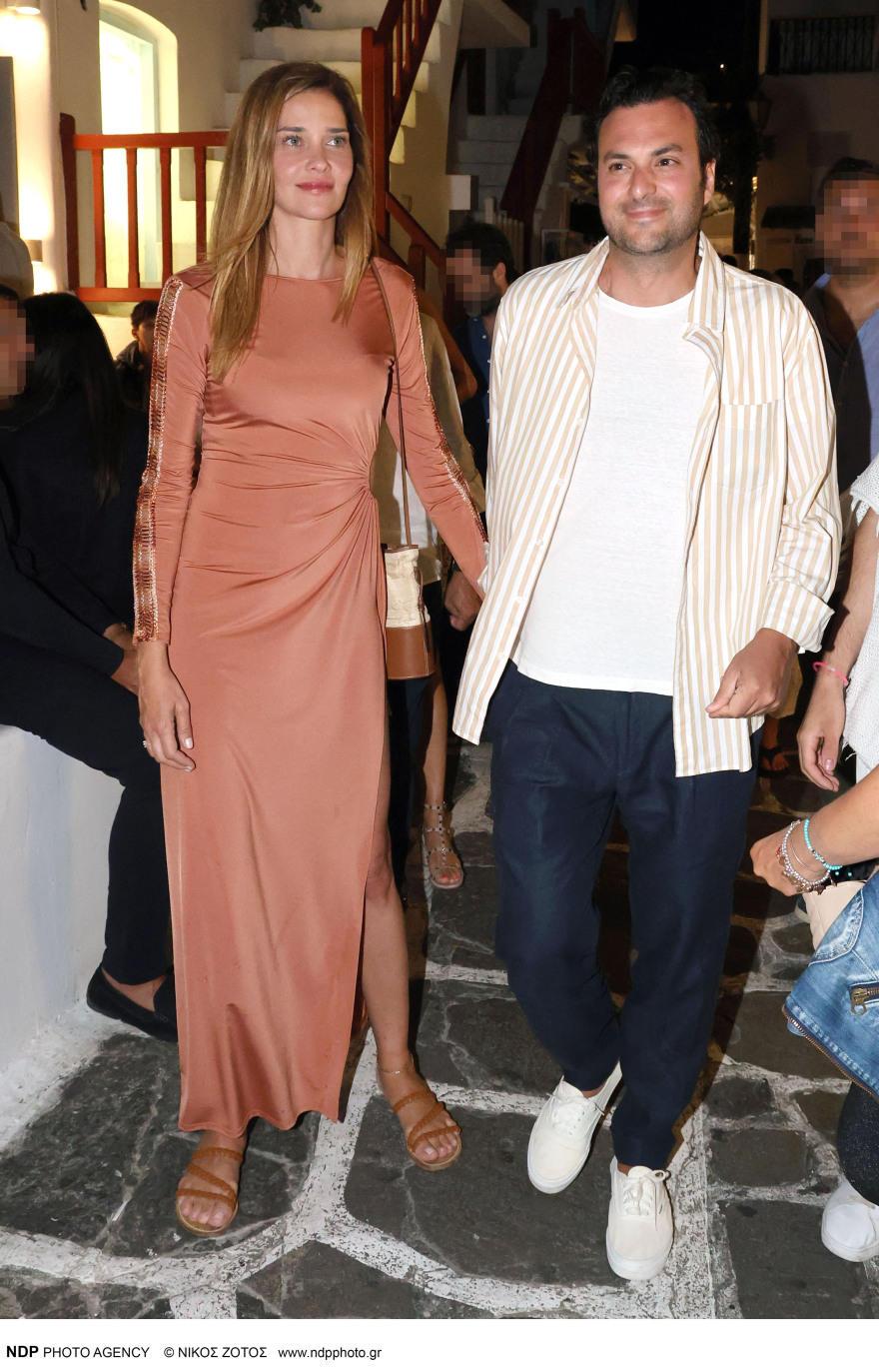 Άνα Μπεατρίζ Μπάρος: Οι νέες φωτογραφίες στη Μύκονο με τον σύζυγό της Καρίμ Ελ Σιάτι