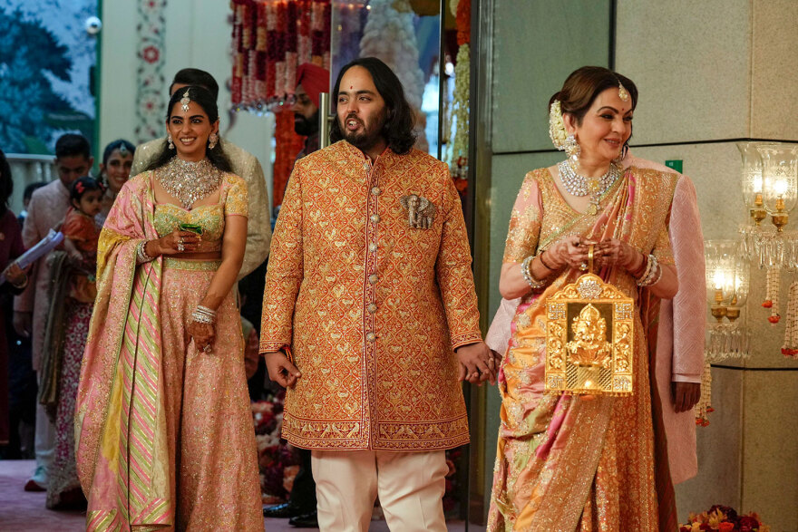 Ινδία: Χλιδή και λαμπεροί σταρ στον γάμο του γιου του μεγιστάνα Αμπάνι - Δείτε φωτογραφίες και βίντεο