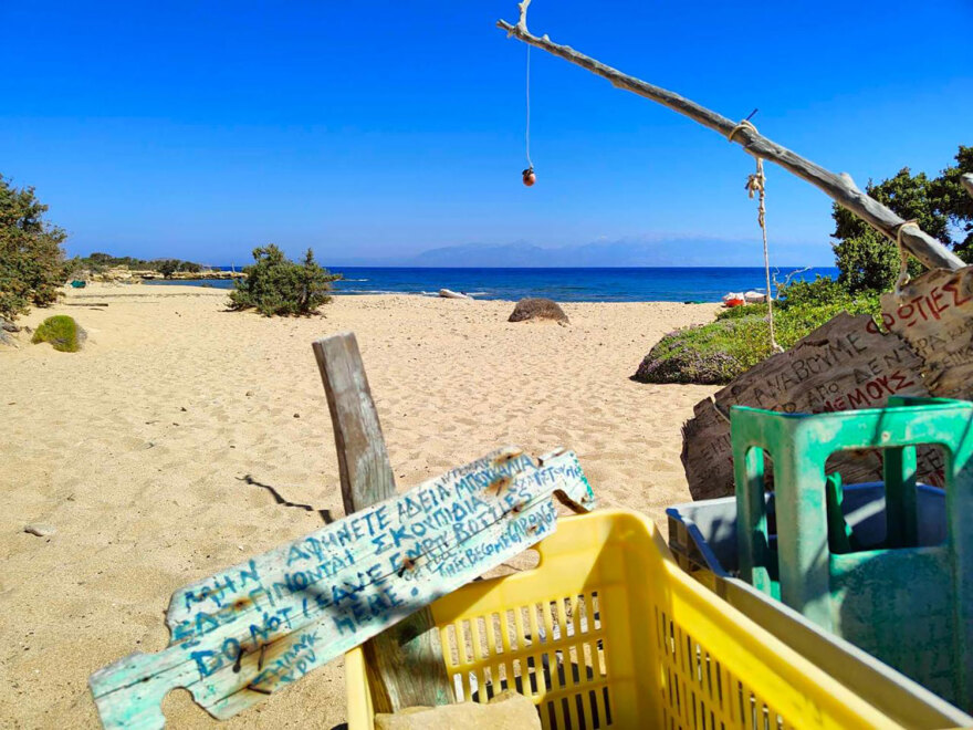 Οι «Survivors» της Γαύδου: Έφτασαν τα ειδοποιητήρια κατεδάφισης για τα δεντρόσπιτά τους