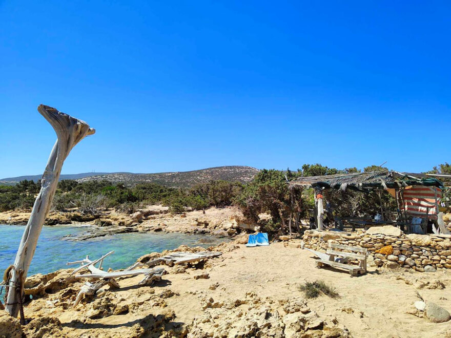 Οι «Survivors» της Γαύδου: Έφτασαν τα ειδοποιητήρια κατεδάφισης για τα δεντρόσπιτά τους