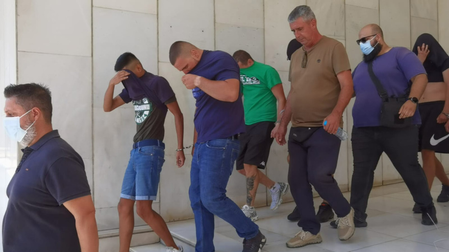 Στον ανακριτή οι 72 από τους 74 συλληφθέντες για τους πυροβολισμούς έξω από το γήπεδο του Παναθηναϊκού