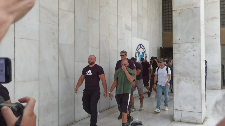 Στον ανακριτή οι 72 από τους 74 συλληφθέντες για τους πυροβολισμούς έξω από το γήπεδο του Παναθηναϊκού