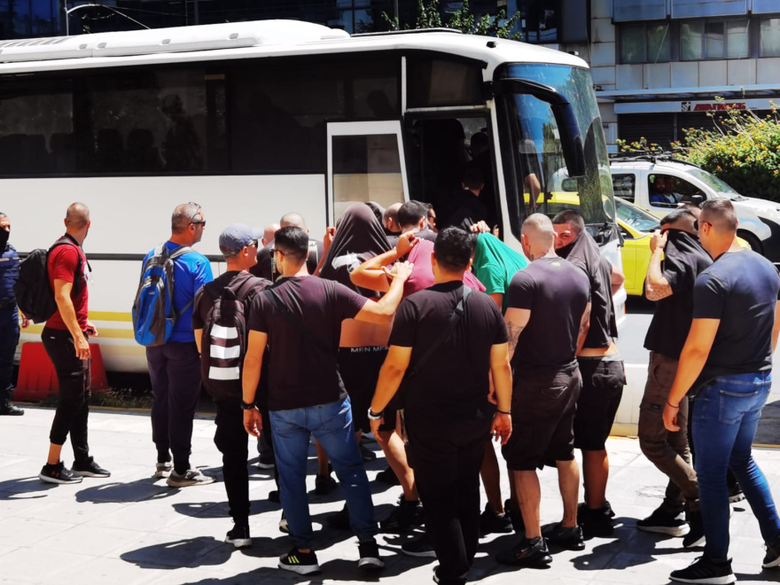 Εκβιασμοί, επιθέσεις και βόμβες: Η εγκληματική οργάνωση που συμμετείχαν οι οργανωμένοι οπαδοί που συνελήφθησαν