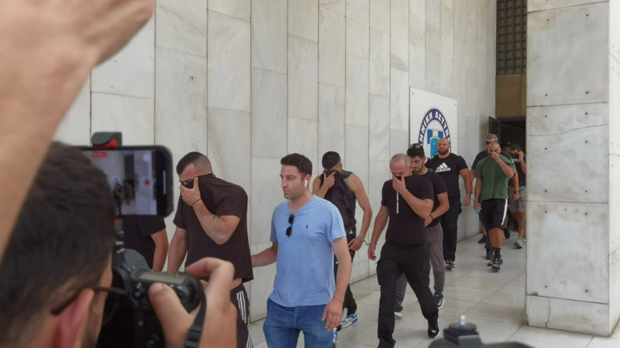 Στον ανακριτή οι 72 από τους 74 συλληφθέντες για τους πυροβολισμούς έξω από το γήπεδο του Παναθηναϊκού