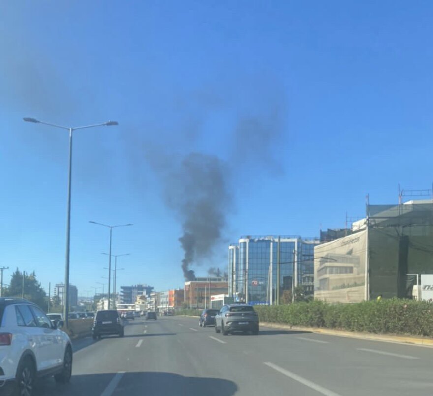 Φωτιά σε κτίριο στη Λεωφόρο Κηφισίας - Δείτε βίντεο