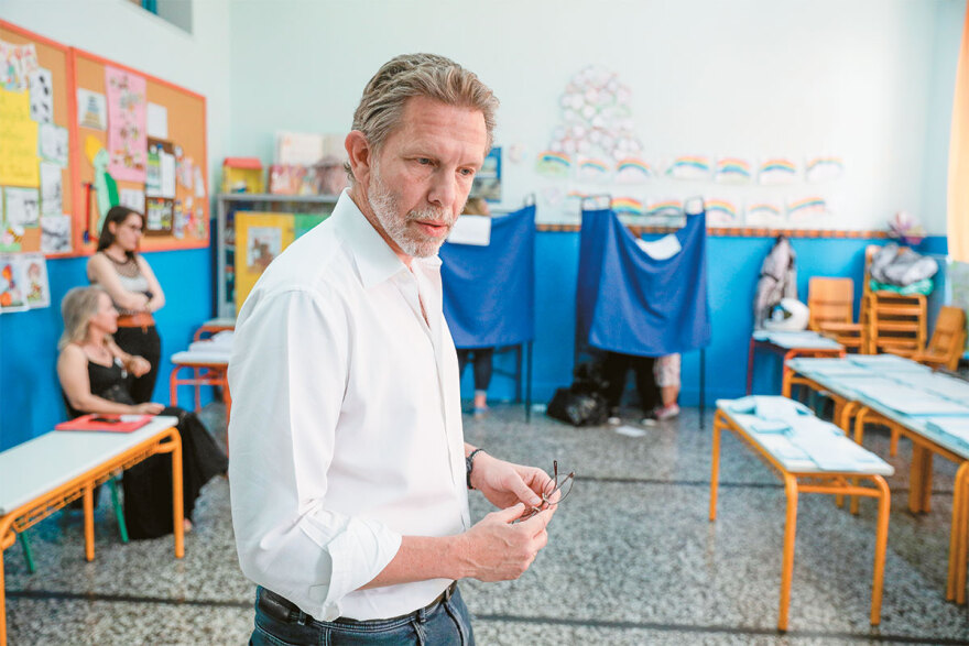 Εκλογές στο ΠΑΣΟΚ: Η Άννα Διαμαντοπούλου από δεξιά και ο Χάρης Δούκας από αριστερά ανακατεύουν την τράπουλα