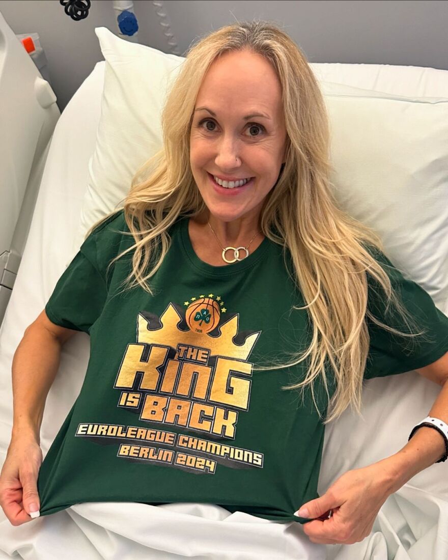  Με φανέλα του Παναθηναϊκού στο νοσοκομείο η Μπράντι Λοβ - Η Αμερικανίδα πορνοστάρ είχε σοβαρό ατύχημα στο Ιόνιο 