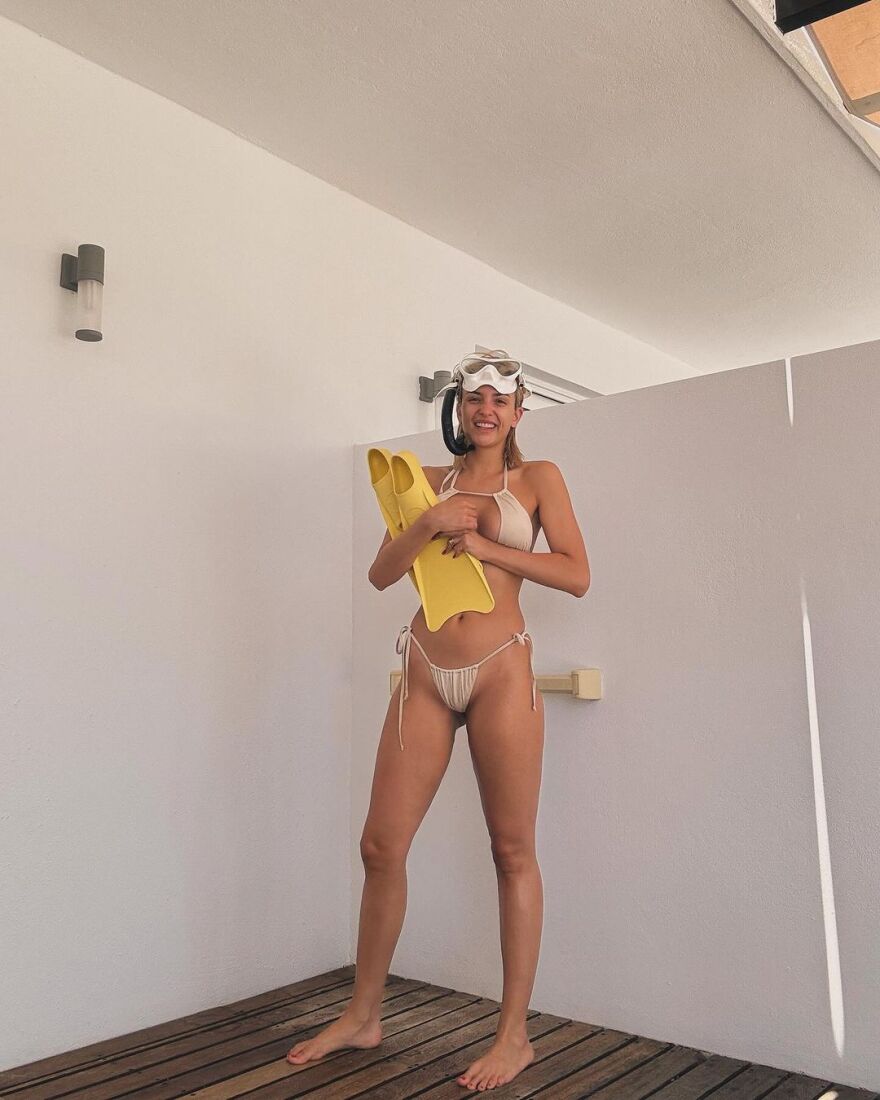 Κατερίνα Λιόλιου: Πόζαρε με μαγιό και βατραχοπέδιλα στο Instagram