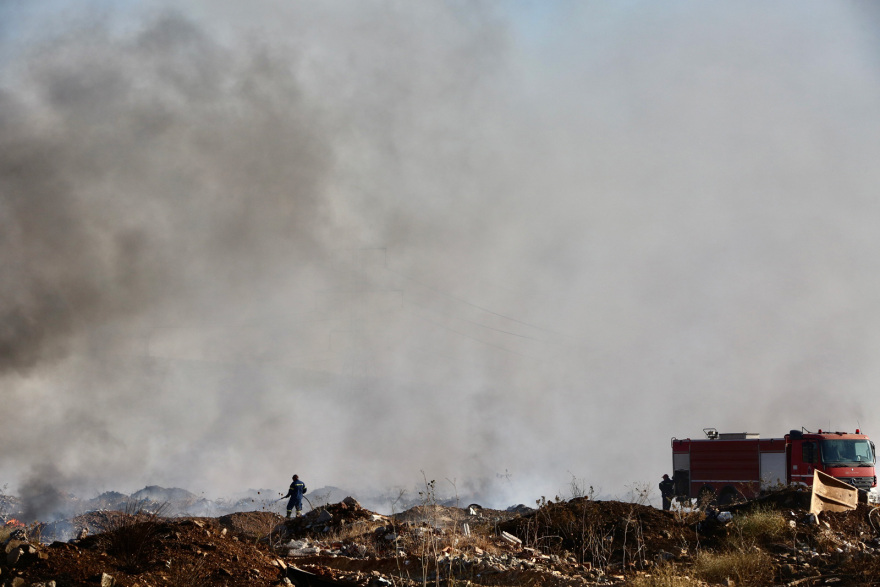 Υπό μερικό έλεγχο η πυρκαγιά σε χαμηλή βλάστηση στον Ασπρόπυργο 