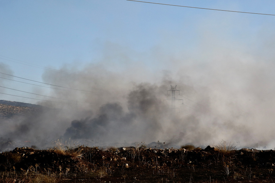 Υπό μερικό έλεγχο η πυρκαγιά σε χαμηλή βλάστηση στον Ασπρόπυργο 
