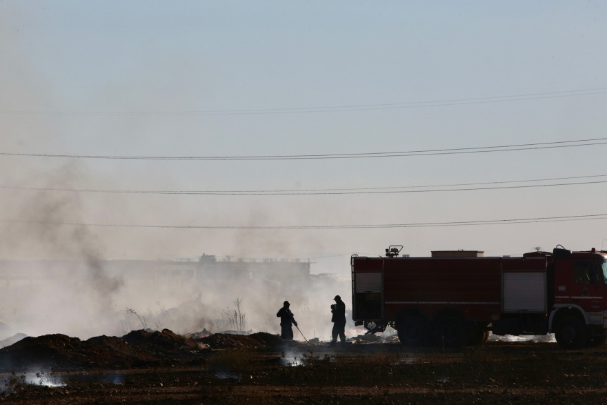 Υπό μερικό έλεγχο η πυρκαγιά σε χαμηλή βλάστηση στον Ασπρόπυργο 