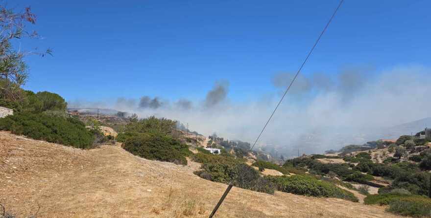 Φωτιά στα Χρούσα Σύρου - Εστάλη 112 για εκκένωση