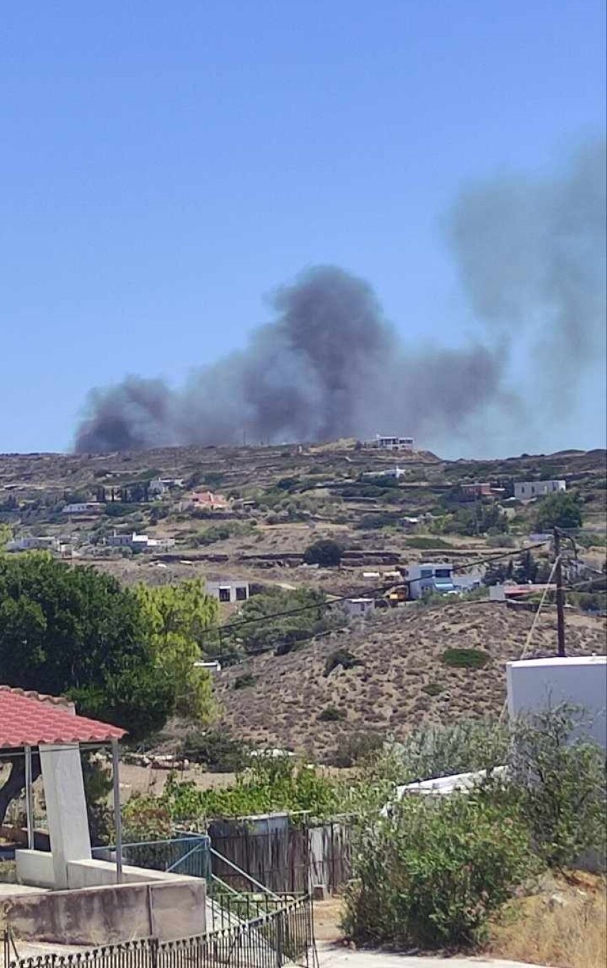 Φωτιά στα Χρούσα Σύρου - Εστάλη 112 για εκκένωση