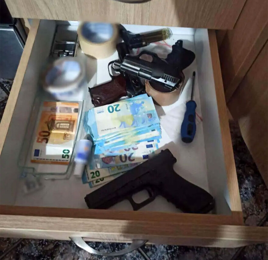 Βίντεο ντοκουμέντα από την δράση της συμμορίας που μετείχαν οπαδοί - Έβαζαν φωτιά και έσπαγαν καταστήματα για εκβιασμούς