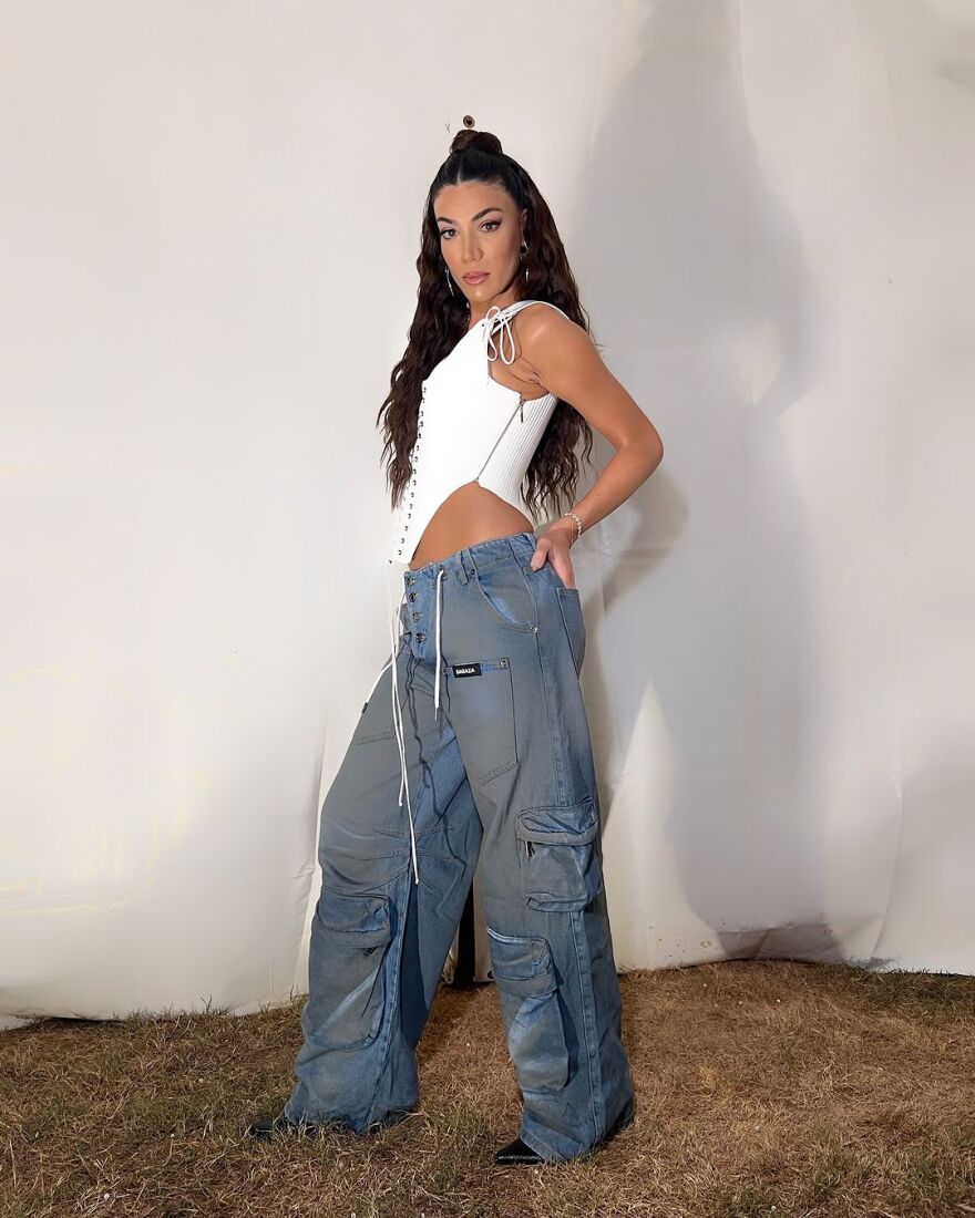 Ήβη Αδάμου: Το φιλί στον Μιχάλη Κουινέλη μετά τη συναυλία τους στα Τίρανα 