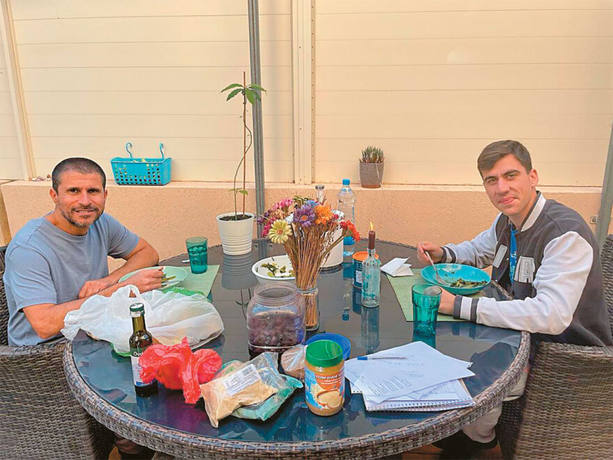 Κύπρος - Ο ευρωβουλευτής με τα πενηντάευρα: Και τώρα ο Φειδίας με τον «Λουκάνικο» και τα «βιντεούθκια» 