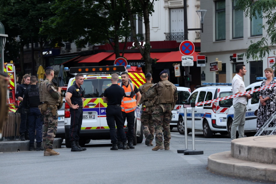 Παρίσι: Πιθανόν «εσκεμμένη ενέργεια» το τροχαίο που παρέσυρε θαμώνες καφετέριας, με έναν νεκρό και έξι τραυματίες