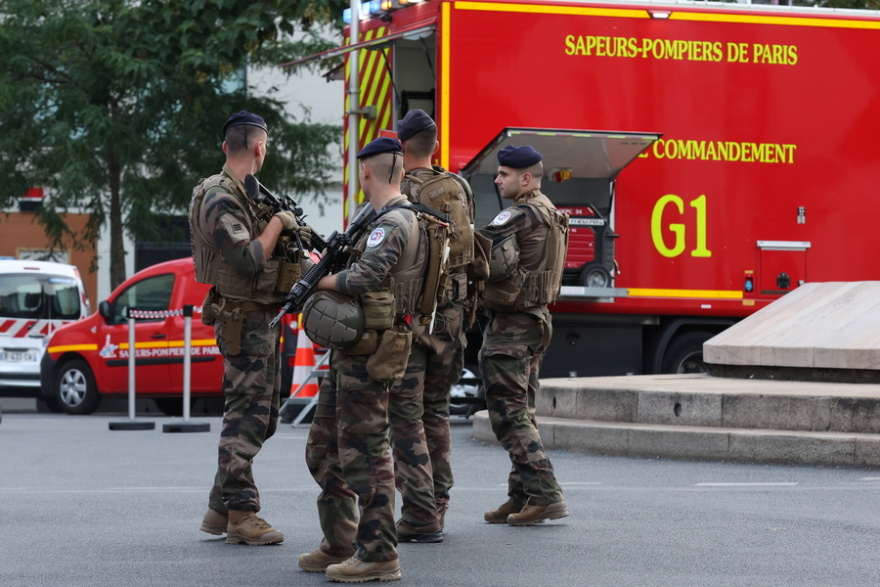 Παρίσι: Πιθανόν «εσκεμμένη ενέργεια» το τροχαίο που παρέσυρε θαμώνες καφετέριας, με έναν νεκρό και έξι τραυματίες