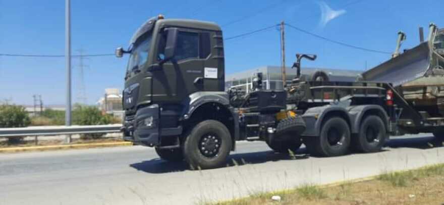 Φωτιά σε δασική έκταση στο Σοφικό Κορινθίας - Τραυματίστηκαν ελαφρά τρεις πυροσβέστες, δείτε βίντεο