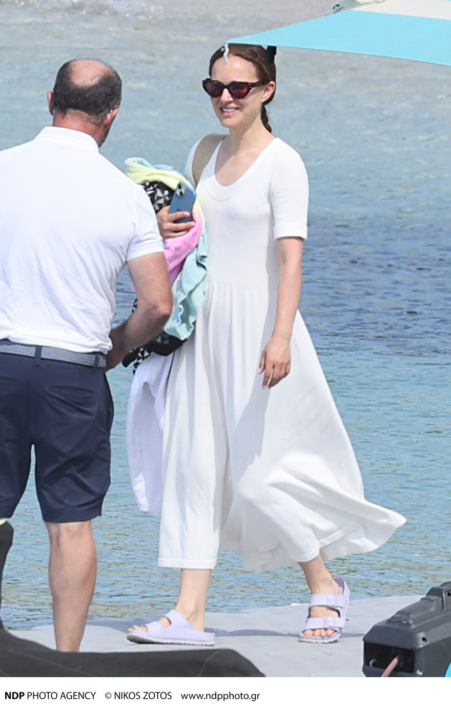 Νάταλι Πόρτμαν: Νέες φωτογραφίες της ηθοποιού από τις διακοπές της στη Μύκονο