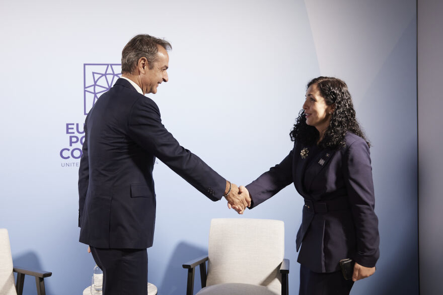 Δείπνο του βασιλιά Καρόλου στους ξένους ηγέτες: Το «πηγαδάκι» με Μητσοτάκη και Μακρόν - Δείτε φωτογραφίες