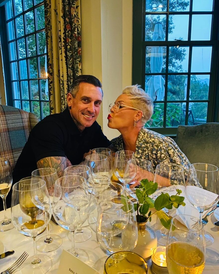 Πινκ για τον σύζυγό της: Χρόνια πολλά σε αυτόν τον όμορφο, υπομονετικό, στοργικό άντρα