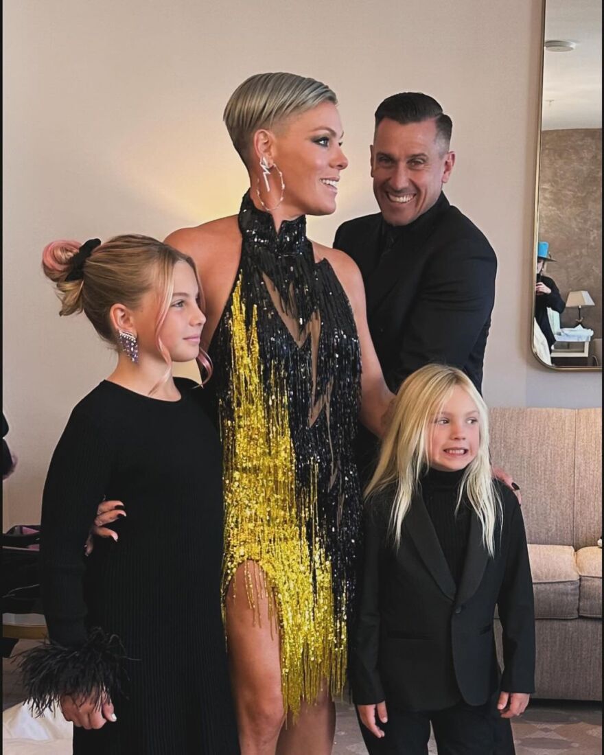 Πινκ για τον σύζυγό της: Χρόνια πολλά σε αυτόν τον όμορφο, υπομονετικό, στοργικό άντρα