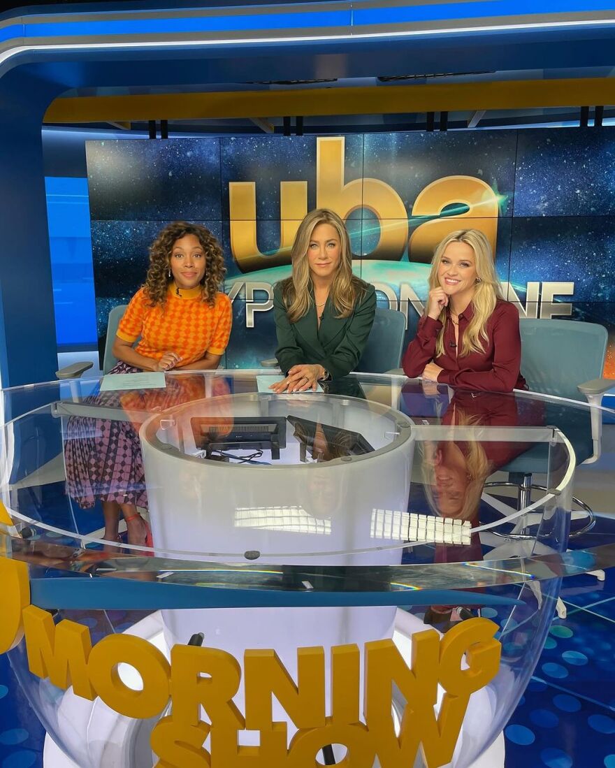 Ρις Γουίδερσπουν: Γιόρτασε τις 16 υποψηφιότητες για Emmy του Morning Show με backstage στιγμιότυπα 