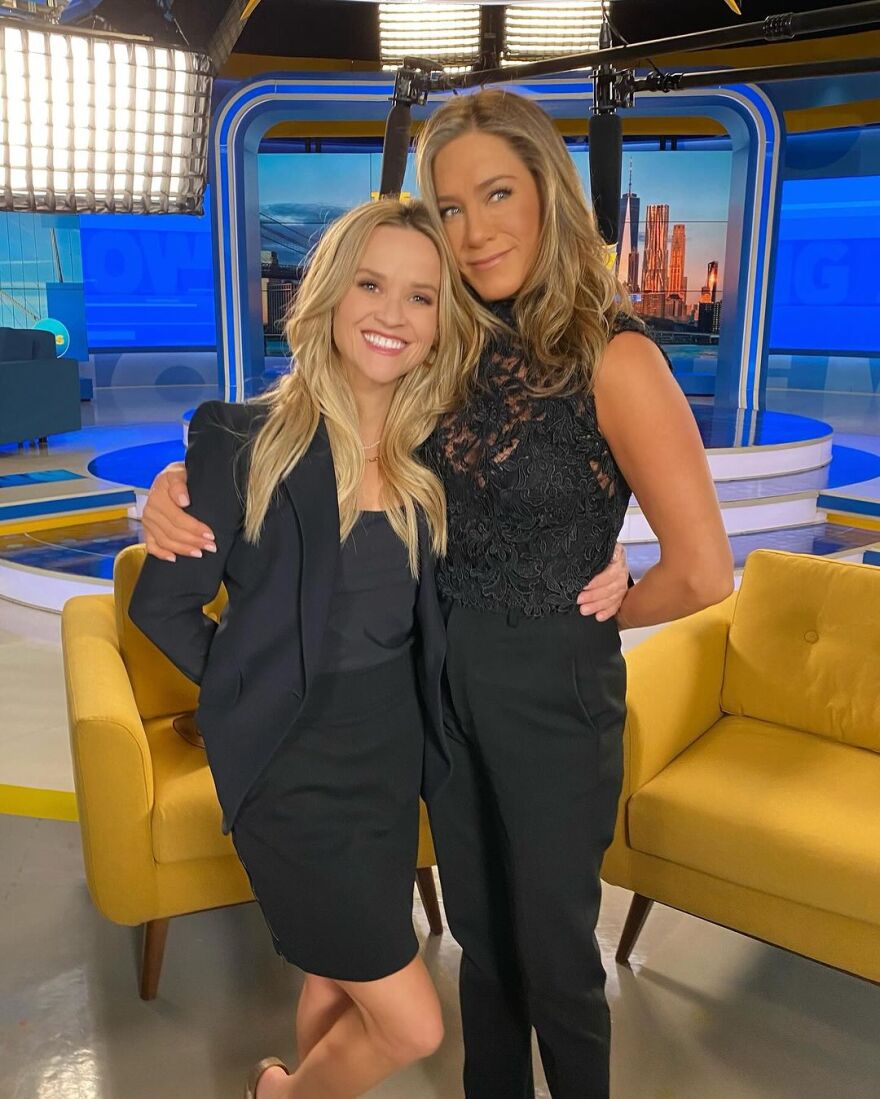 Ρις Γουίδερσπουν: Γιόρτασε τις 16 υποψηφιότητες για Emmy του Morning Show με backstage στιγμιότυπα 