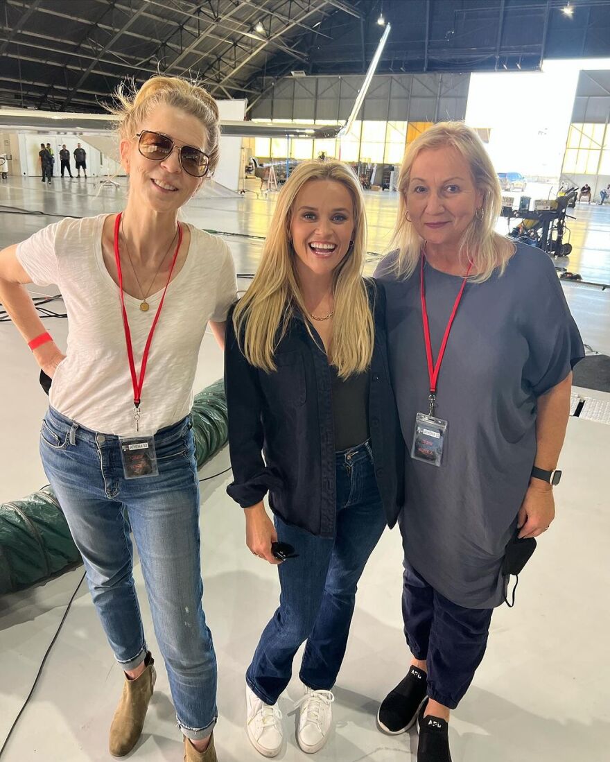 Ρις Γουίδερσπουν: Γιόρτασε τις 16 υποψηφιότητες για Emmy του Morning Show με backstage στιγμιότυπα 