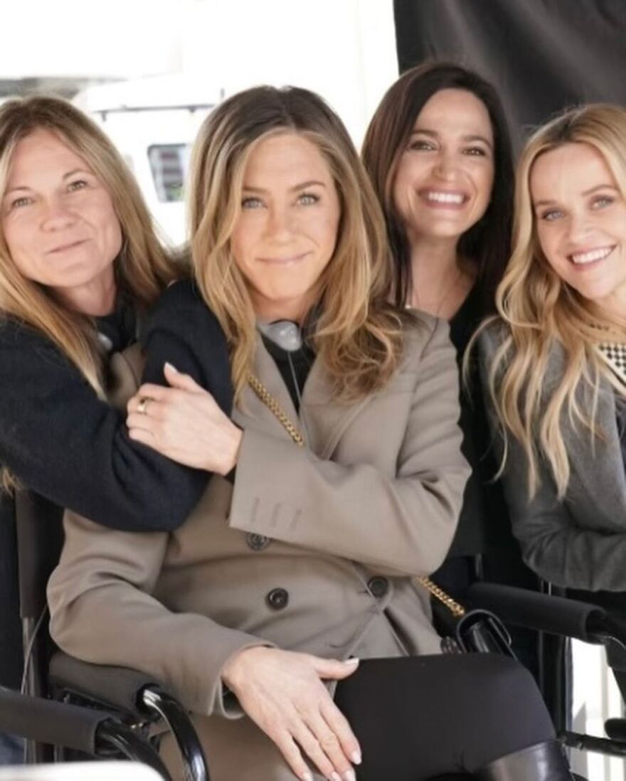 Ρις Γουίδερσπουν: Γιόρτασε τις 16 υποψηφιότητες για Emmy του Morning Show με backstage στιγμιότυπα 