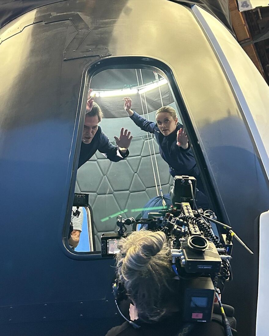 Ρις Γουίδερσπουν: Γιόρτασε τις 16 υποψηφιότητες για Emmy του Morning Show με backstage στιγμιότυπα 