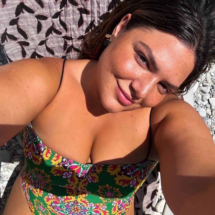 Δανάη Μπάρκα: Τα καλοκαιρινά στιγμιότυπα στο Instagram - Δεν είμαι εκεί αλλά τα βλέπω για να πάρω δύναμη, γράφει