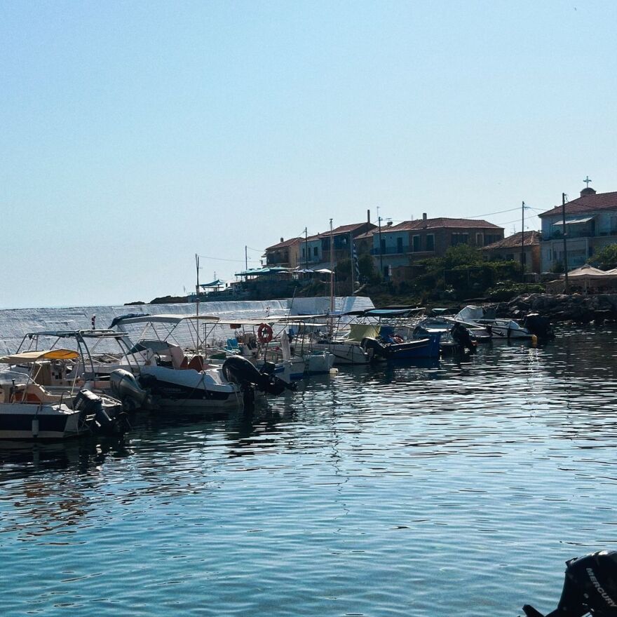 Δανάη Μπάρκα: Τα καλοκαιρινά στιγμιότυπα στο Instagram - Δεν είμαι εκεί αλλά τα βλέπω για να πάρω δύναμη, γράφει